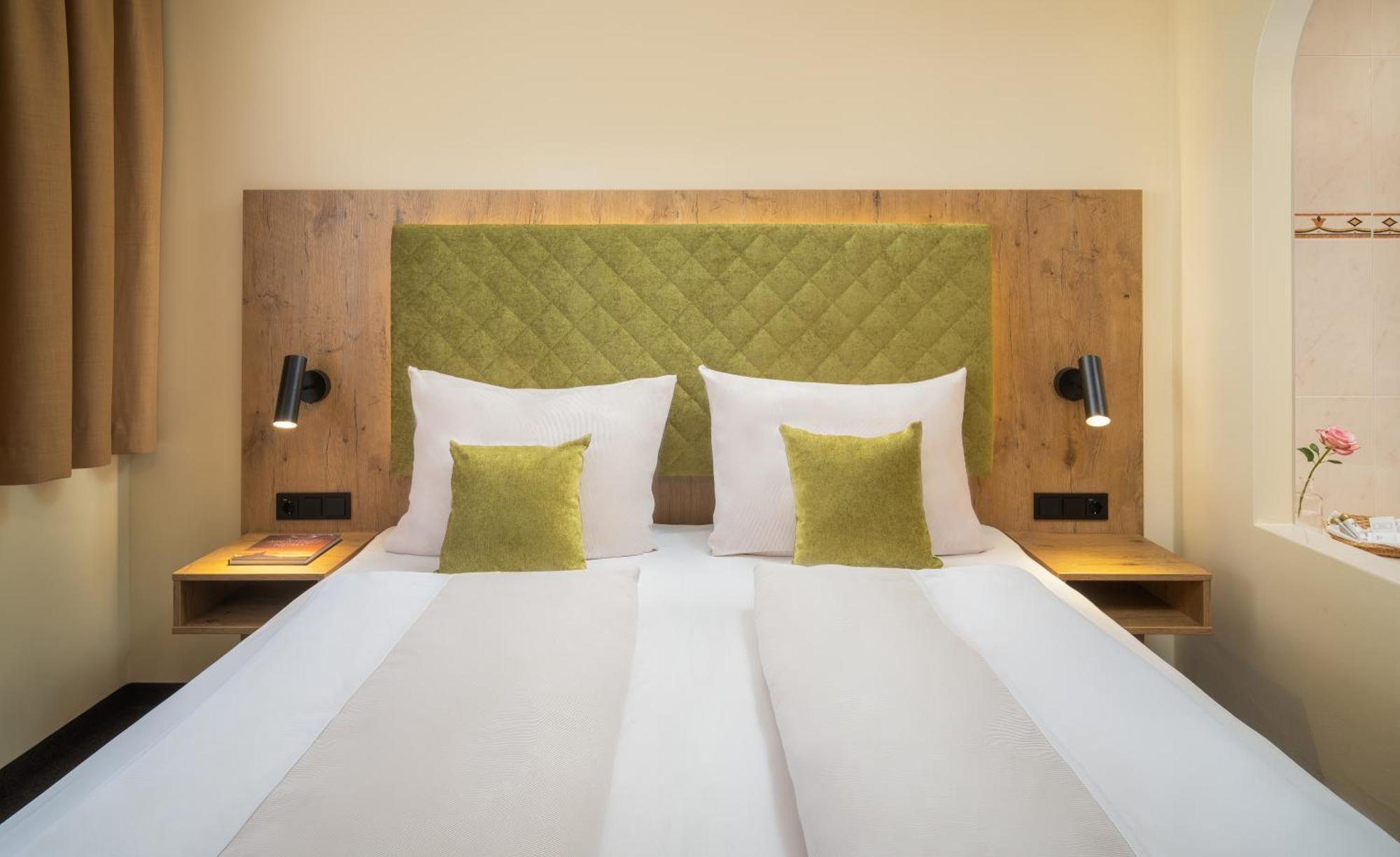 Hotel Vitaloase Zu Den Drei Bruedern 운켄 외부 사진